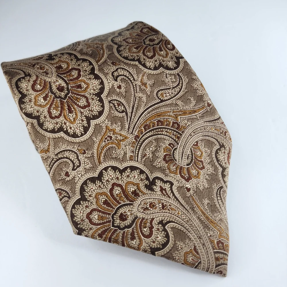 GEOFFREY BEENE Brown Paisley Silk Tie.
